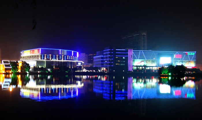 1557024896113414.jpg 華億廣場(chǎng)夜景圖.jpg